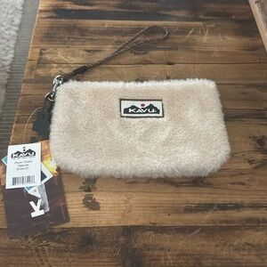 Kavu NWT Cream Fuzzy Clutch